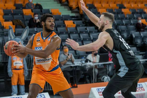 及中场调度 及中场调度