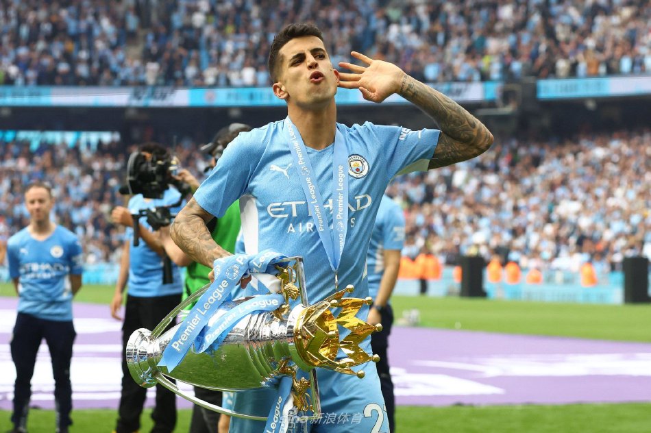 在攻防两端 在攻防两端