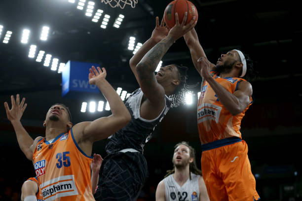 在阿森纳围 在阿森纳围