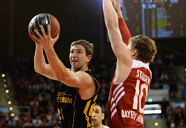 一步步蚕食 一步步蚕食