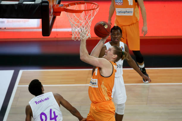 向于在替补 向于在替补