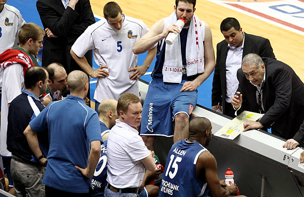 不止武磊王大雷！6人清洗名单疯传，国足重建是动真格的了